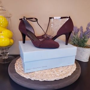 NIB💥RETRO BURGUNDY PUMP💥